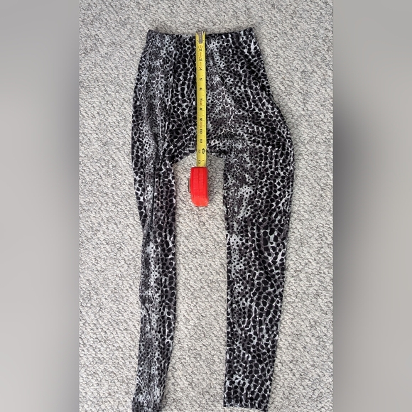 Shosho Women's Black, Gray & White Animal Print Patterned Leggings - Picture 4 of 7